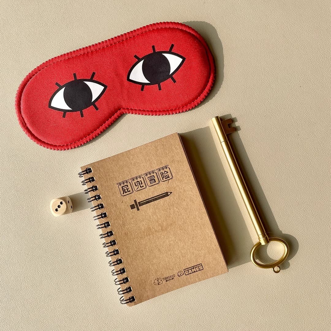 The Chinese version of Pitou Adventure Game is a board game for one person and one person. It is a children's puzzle alternative to mobile phone casual cards. 4