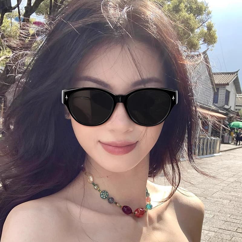 Cat-eye sunglasses can be worn with myopia glasses for women with square and round faces, clip-on glasses for driving, polarized sunglasses with UV protection 3