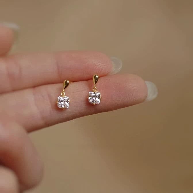 Factory direct supply S925 sterling silver gold-plated French sugar cube earrings for women princess style water drop square zircon earrings summer 1