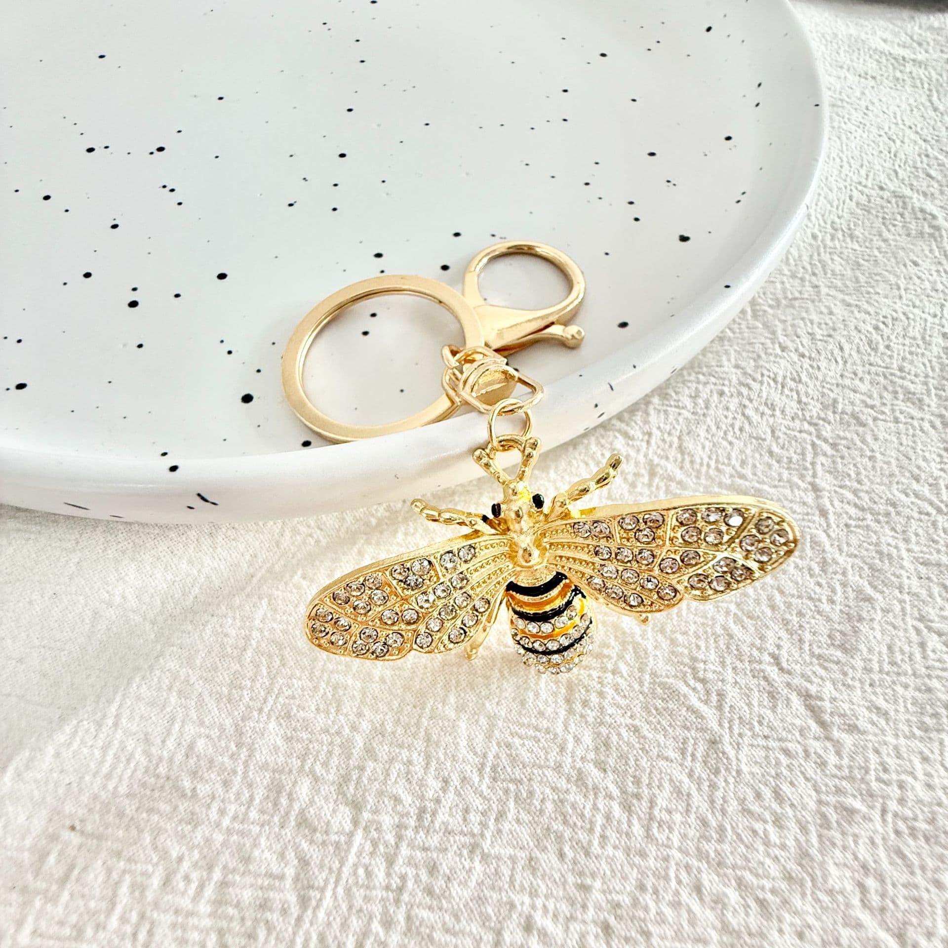 Diamond-encrusted metal bee keychain small pendant, bag car key decorative pendant, trendy retro style 4