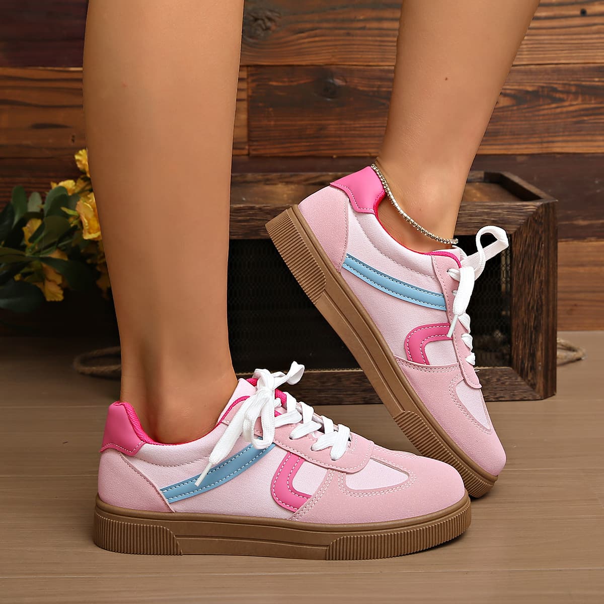 2025 New White Shoes Women's Flat Lightweight Breathable Moral Training Shoes Versatile Fashion Casual Shoes Simple Style Sports Shoes 3