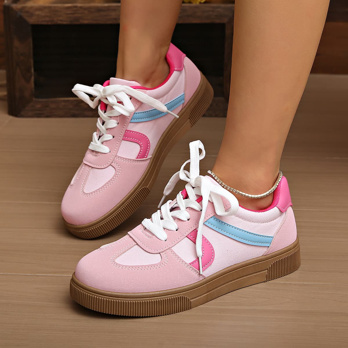 2025 New White Shoes Women's Flat Lightweight Breathable Moral Training Shoes Versatile Fashion Casual Shoes Simple Style Sports Shoes 5