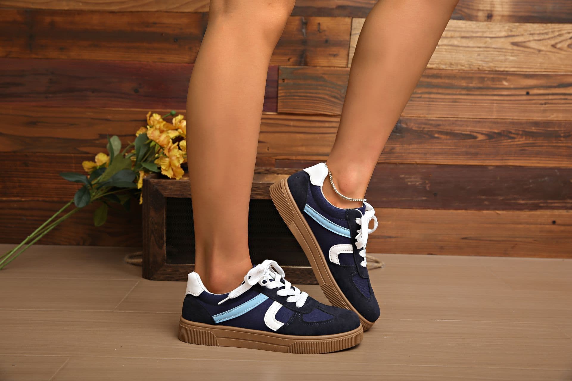 2025 New White Shoes Women's Flat Lightweight Breathable Moral Training Shoes Versatile Fashion Casual Shoes Simple Style Sports Shoes 7