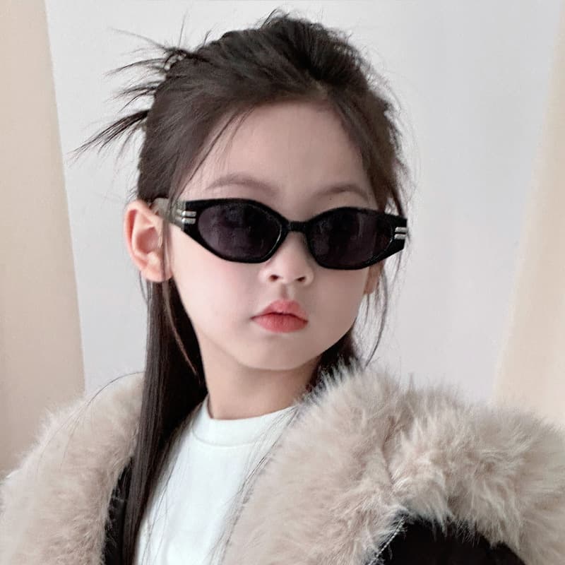 Children's Hong Kong style personalized street sunglasses for boys and girls, Korean style fashionable and versatile retro cat-eye irregular sunglasses 2