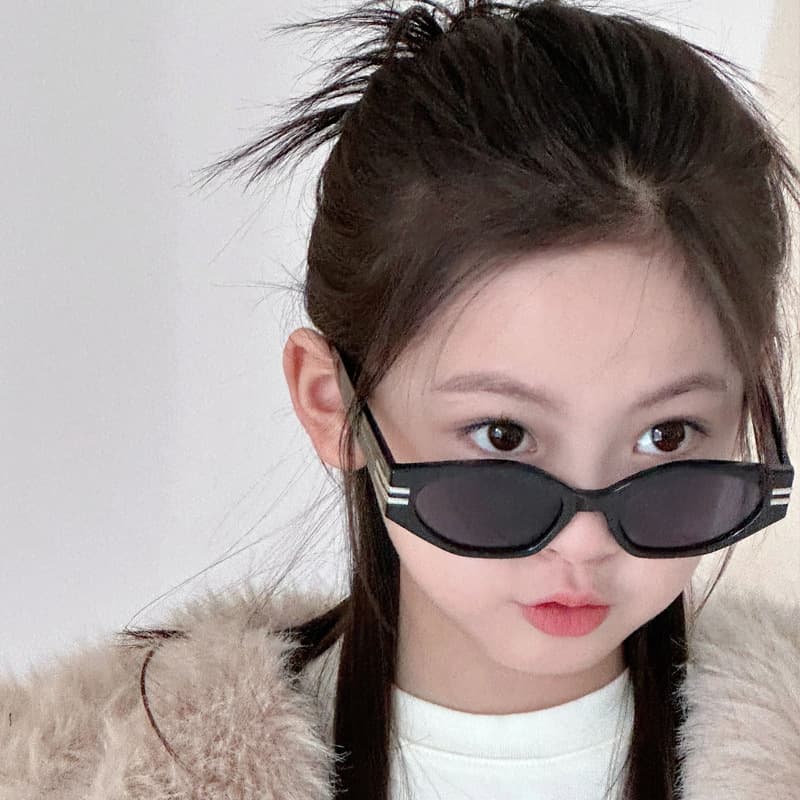 Children's Hong Kong style personalized street sunglasses for boys and girls, Korean style fashionable and versatile retro cat-eye irregular sunglasses 4