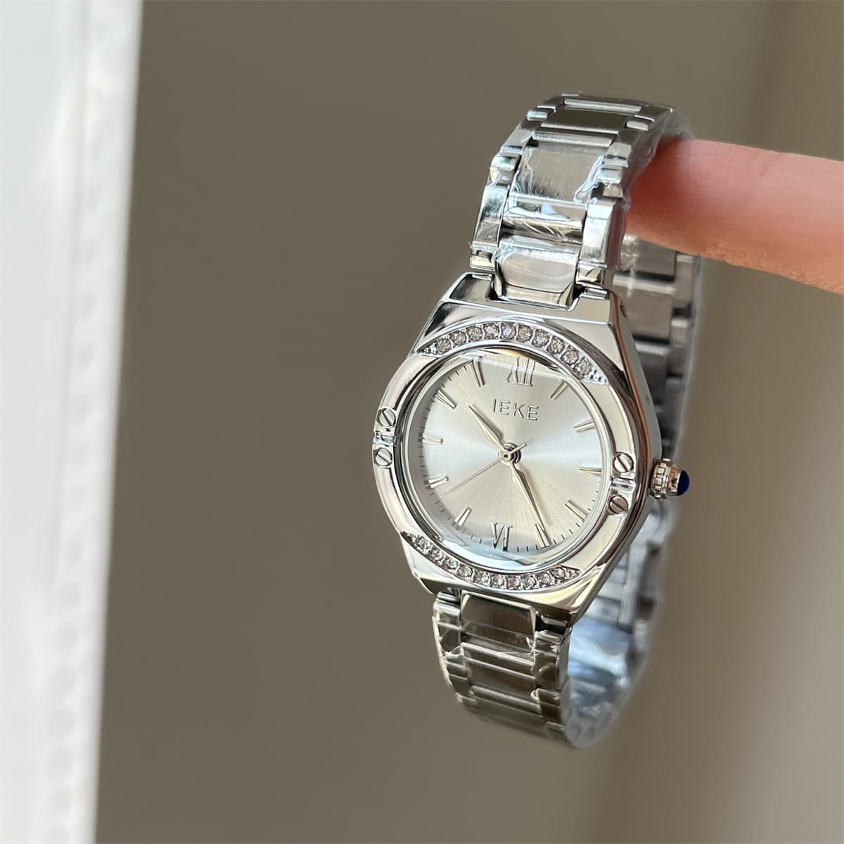 IEKE2025 New Rhinestone Disc Steel Band Watch Temperament Fashion Steel Band Quartz Watch Casual Women's Watch 3