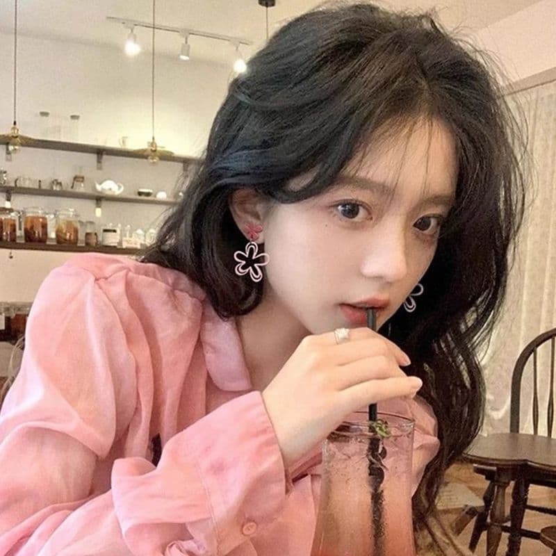 Dopamine flower ear hook women's new holiday style accessories ear clip without piercing high-end seaside cute ear jewelry 3