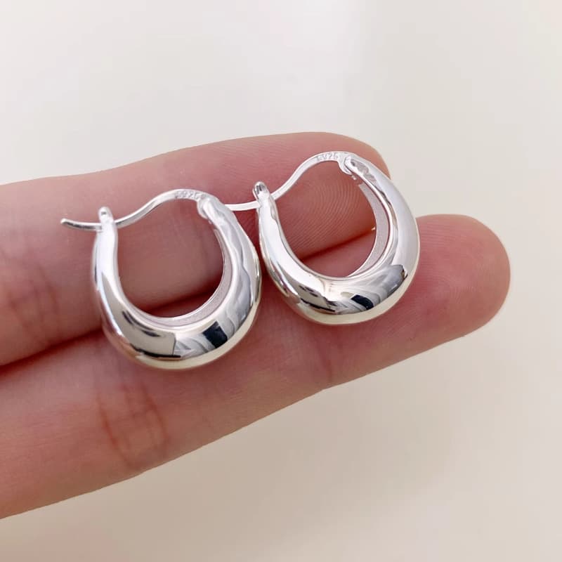 Maisi Cartoon Body S925 Sterling Silver Crescent Basic Versatile Earrings Women's Extremely Simple and Cold Style Earrings 5