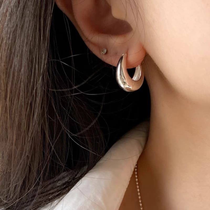 Maisi Cartoon Body S925 Sterling Silver Crescent Basic Versatile Earrings Women's Extremely Simple and Cold Style Earrings 1
