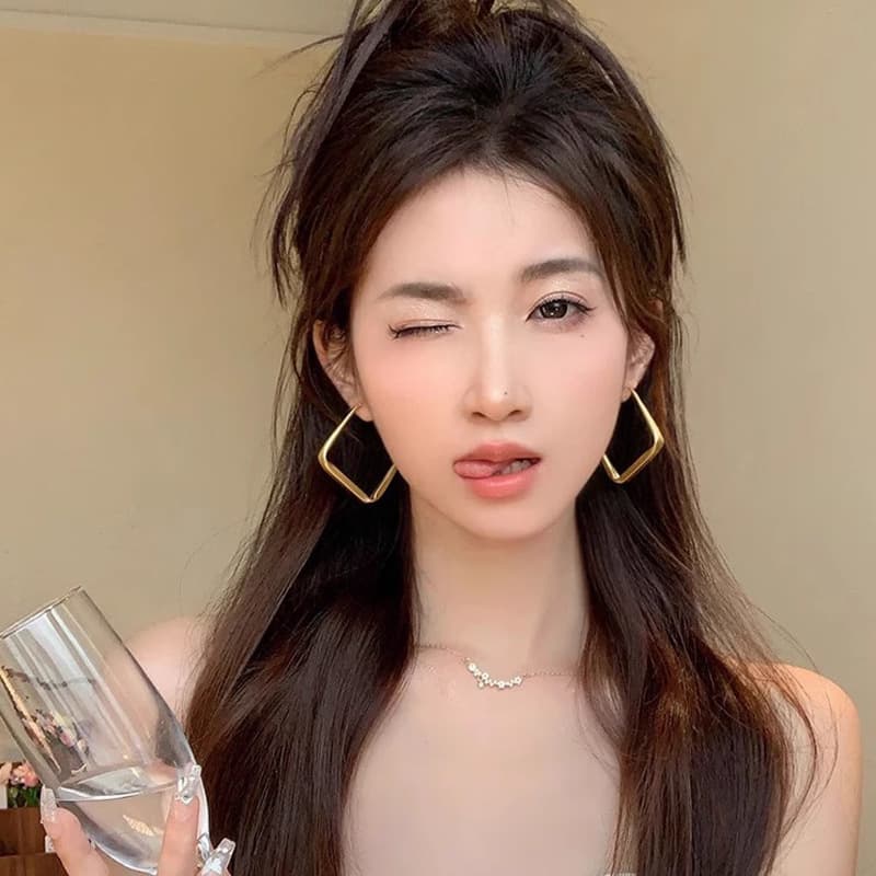 Sweet cool hot girl plain hoop earrings 2025 new simple round face earrings personalized internet celebrity hoop earrings 8