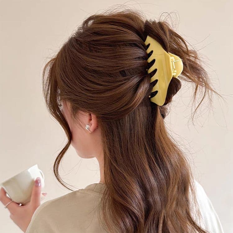 Super-capable cream yellow and polka dot large grabbing clip acrylic shark clip high-end hair catching back head plate hair clip 4