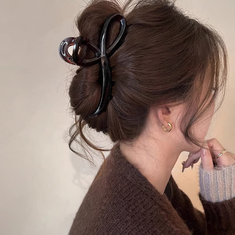 Super-capable cream yellow and polka dot large grabbing clip acrylic shark clip high-end hair catching back head plate hair clip 9