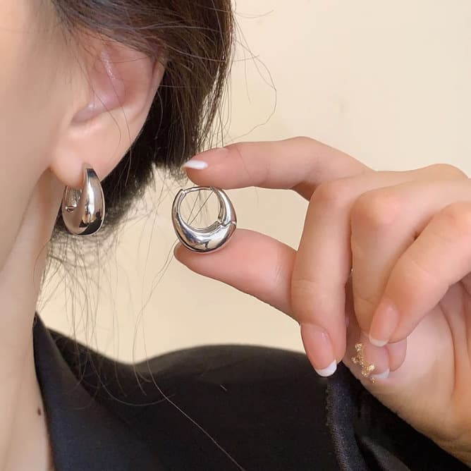 European and American fashionable light luxury geometric earrings, personalized niche design, high-end earrings, versatile retro earrings 7