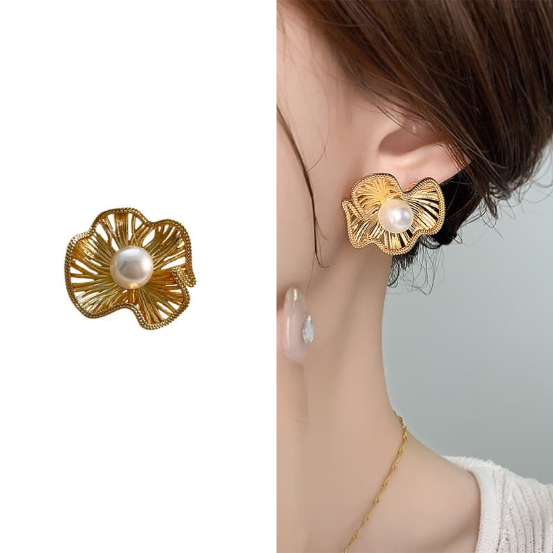 Matte metal pleated flower pearl earrings, light luxury, small fragrance, French style, elegant, versatile niche earrings for women 8