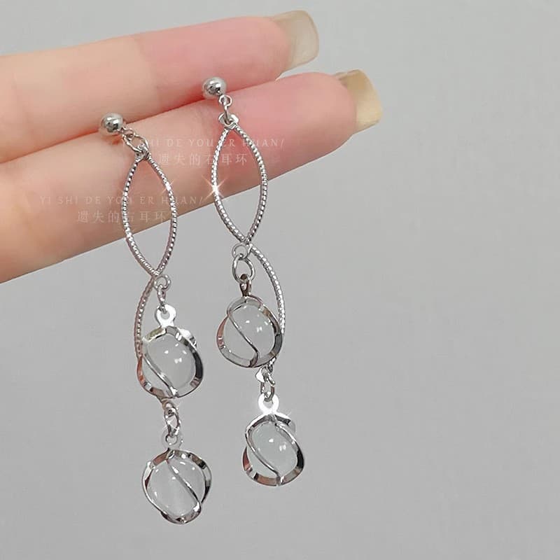 Super fairy bow pearl tassel earrings for women 2026 new popular niche design cold style long earrings 7