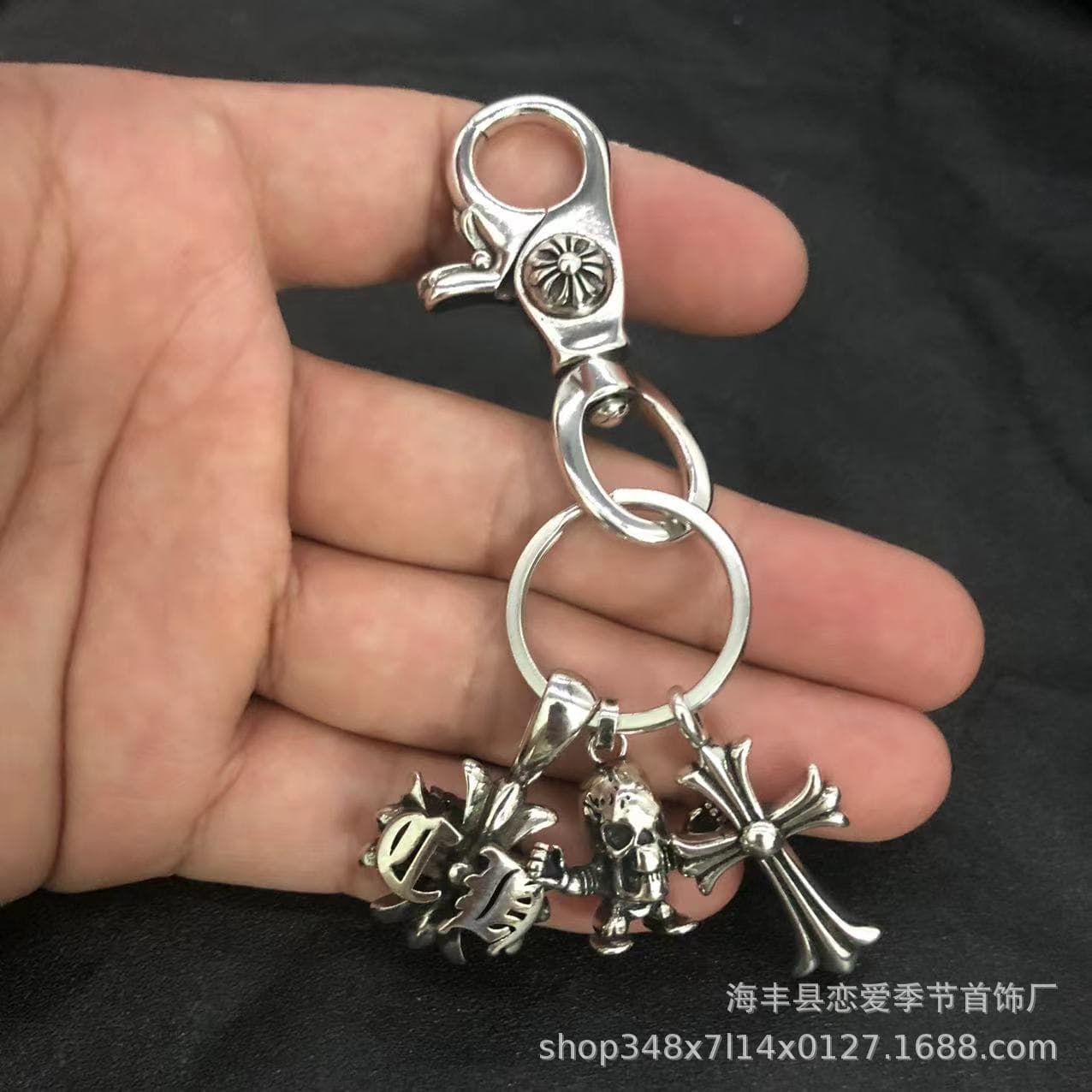 Yuexiang's new keychain, skull pendant buckle head, spring lobster head lock buckle, personalized trendy men's and women's models 4