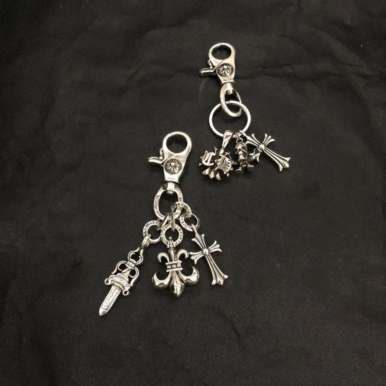 Yuexiang's new keychain, skull pendant buckle head, spring lobster head lock buckle, personalized trendy men's and women's models 1