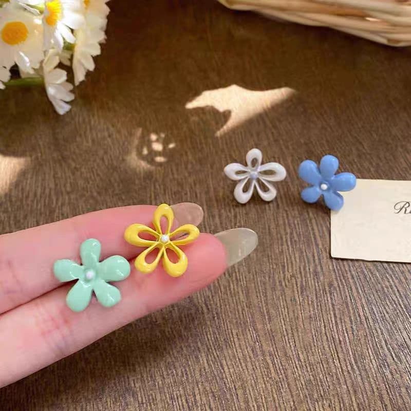 Dopamine Hollow Contrast Color Exquisite Sweet Little Flower Earrings Cute Sweet Temperament Fashionable Versatile Earrings for Women Trendy 7