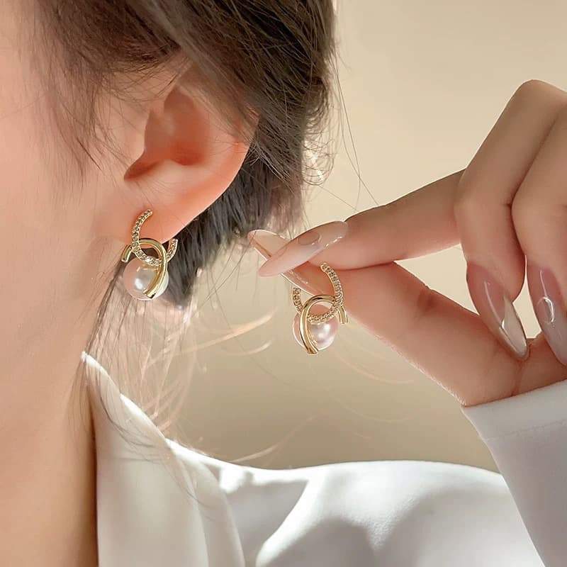 Versatile, light and luxurious style pearl earrings, elegant, dignified and atmospheric ear accessories for daily wear, factory direct sales 3