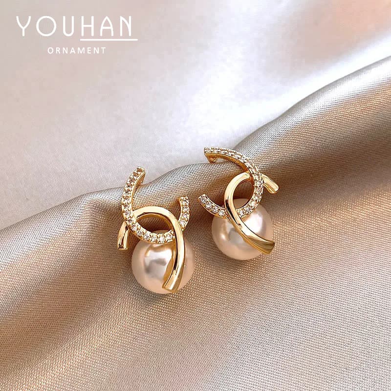 Versatile, light and luxurious style pearl earrings, elegant, dignified and atmospheric ear accessories for daily wear, factory direct sales 1