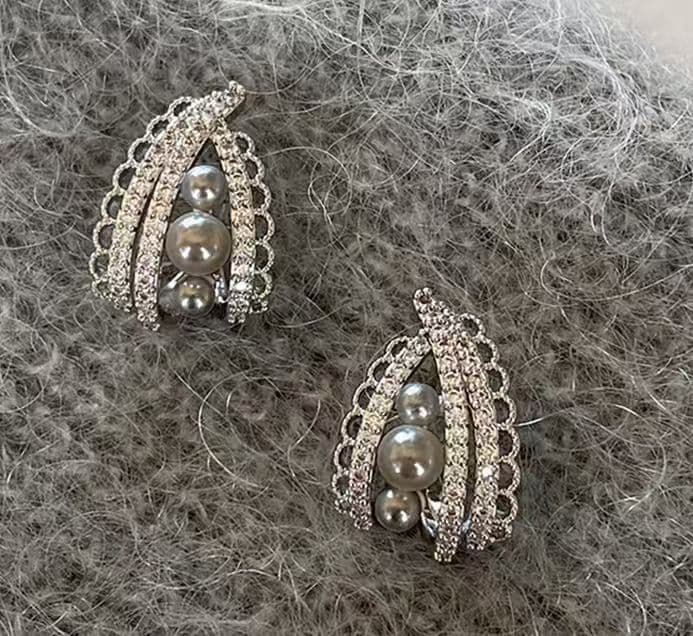 Micro-encrusted lace pearl stud earrings for women, light luxury and high-end niche design, versatile and simple earrings, non-pierced earrings 8
