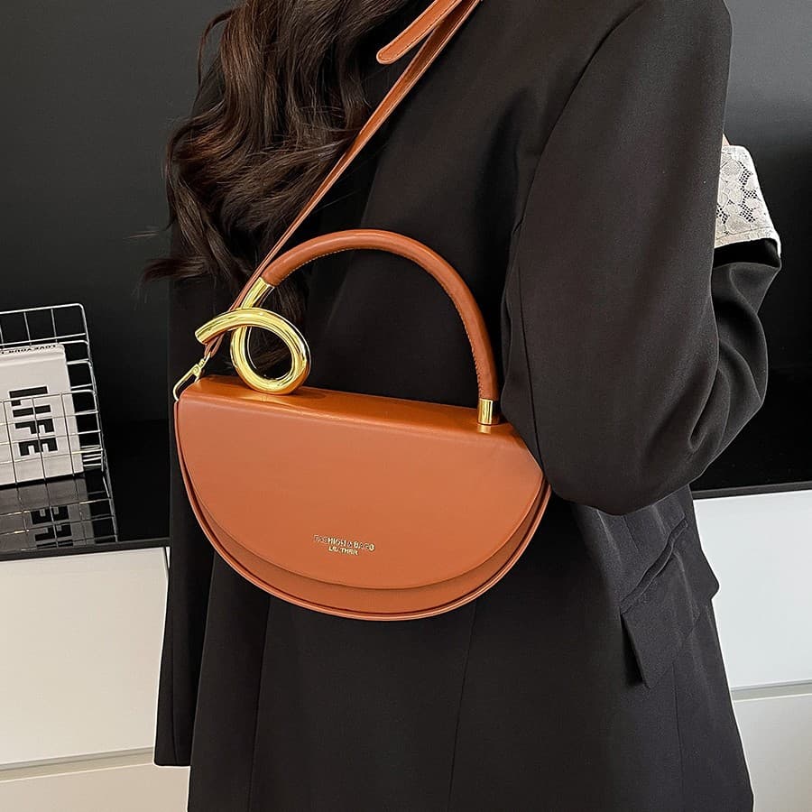 Fashionable niche handbags, simple 2026 new high-end crossbody bags, women’s saddle bags, European and American trendy crossbody bags 2