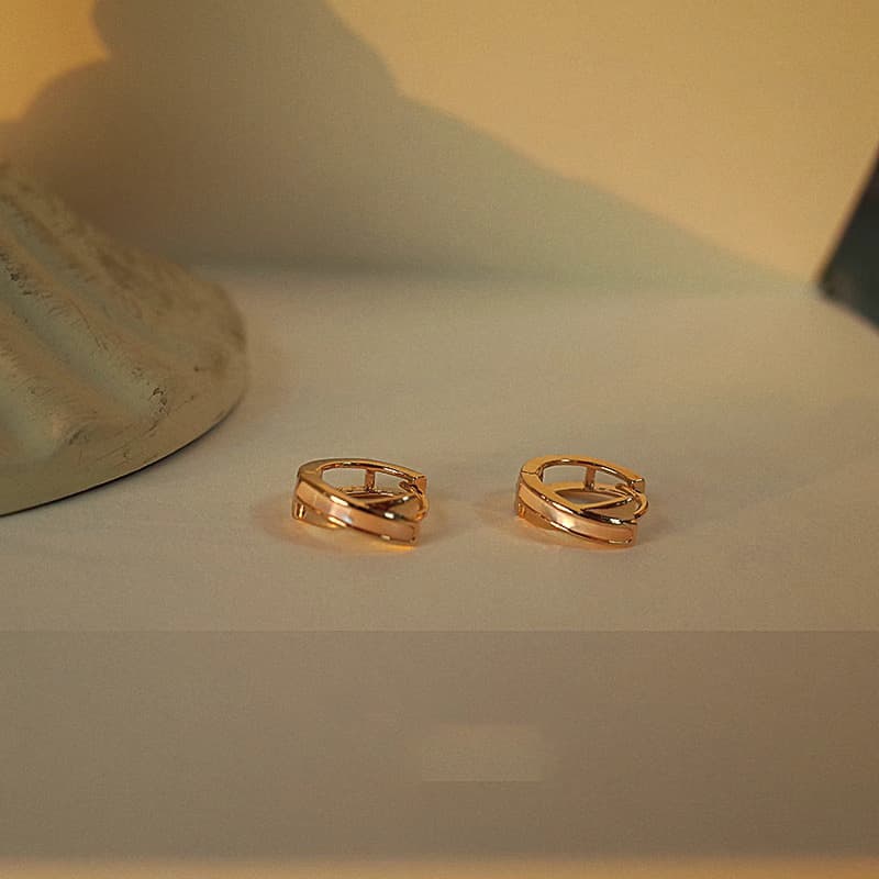 Natural shell earrings for women, light luxury and high-end hoop earrings, cross gold-plated retro versatile earrings 4