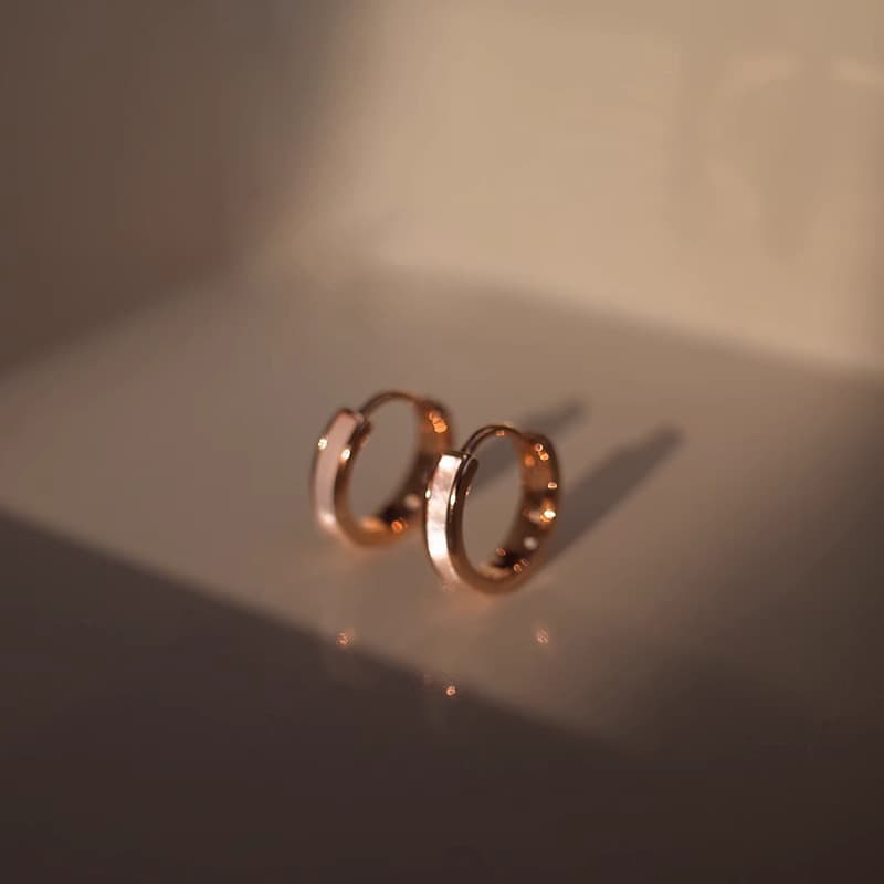 Natural shell earrings for women, light luxury and high-end hoop earrings, cross gold-plated retro versatile earrings 7