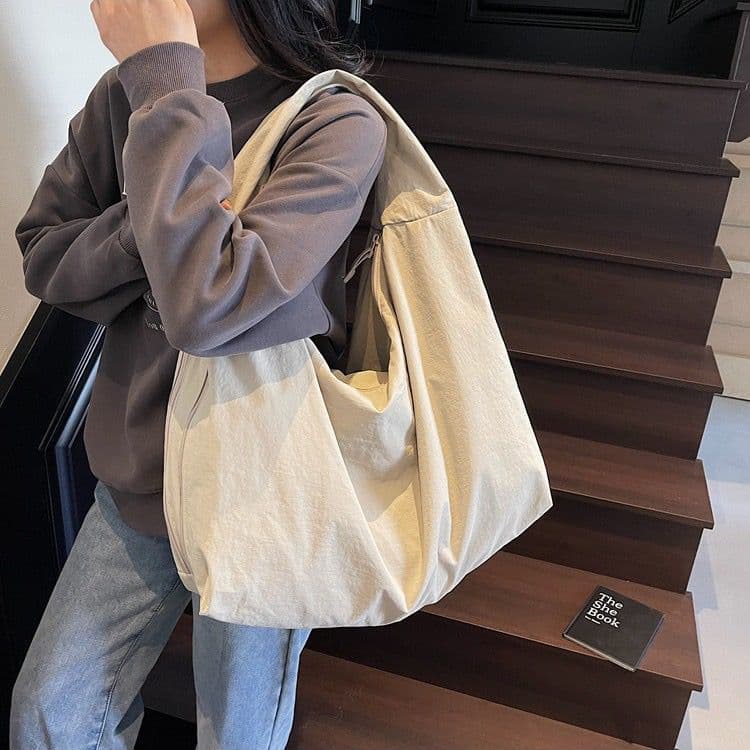 New high-end shoulder crossbody bag for women, spring and summer large-capacity portable tote bag for women, niche exquisite armpit bag for women 2