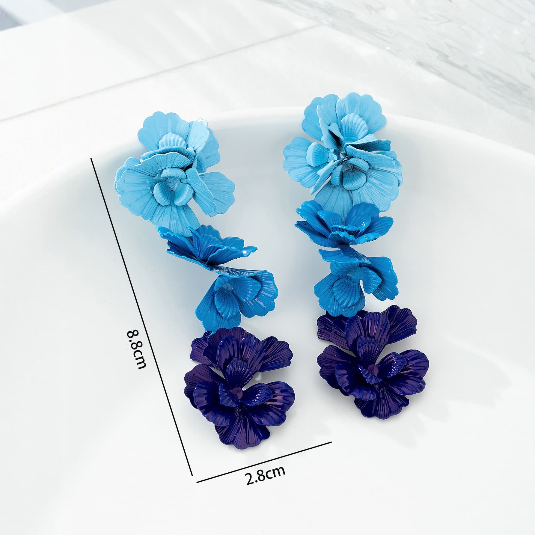 A pair of fashionable and elegant blue color-blocked long flower stud earrings for women, holiday wear gifts 3