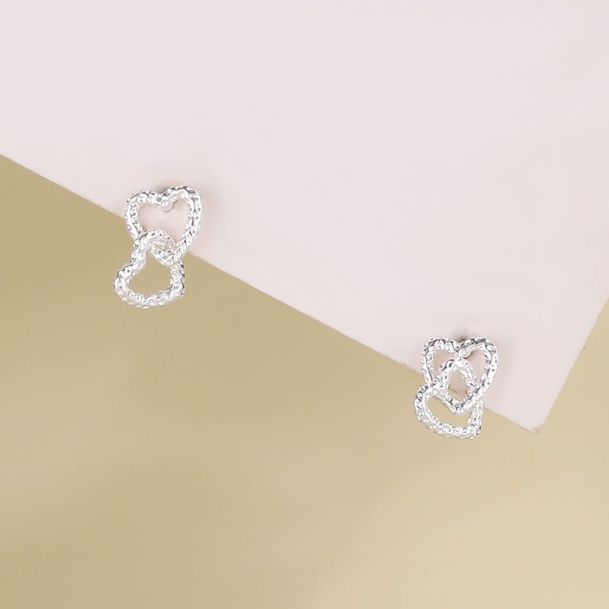 Fashionable and exquisite love hollow women's ear stud earrings, suitable for women's daily wear, manufacturer wholesale 4