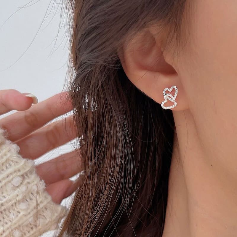 Fashionable and exquisite love hollow women's ear stud earrings, suitable for women's daily wear, manufacturer wholesale 1