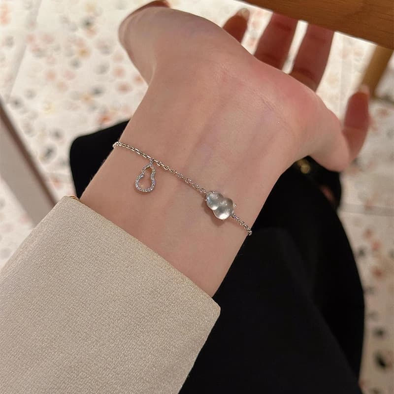 Light luxury flower spliced ​​zircon bracelet bracelet niche high-end fashion bracelet commuting unique design jewelry for women 4