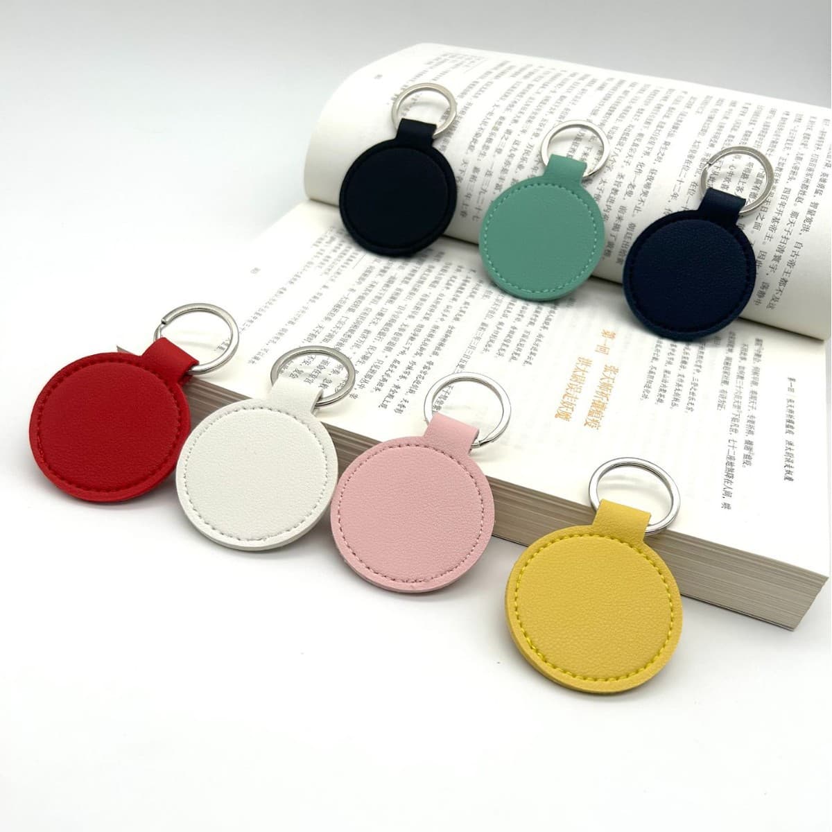 Amazon PU leather keychain simple storage business car bag accessories leather DIY keychain light luxury 5