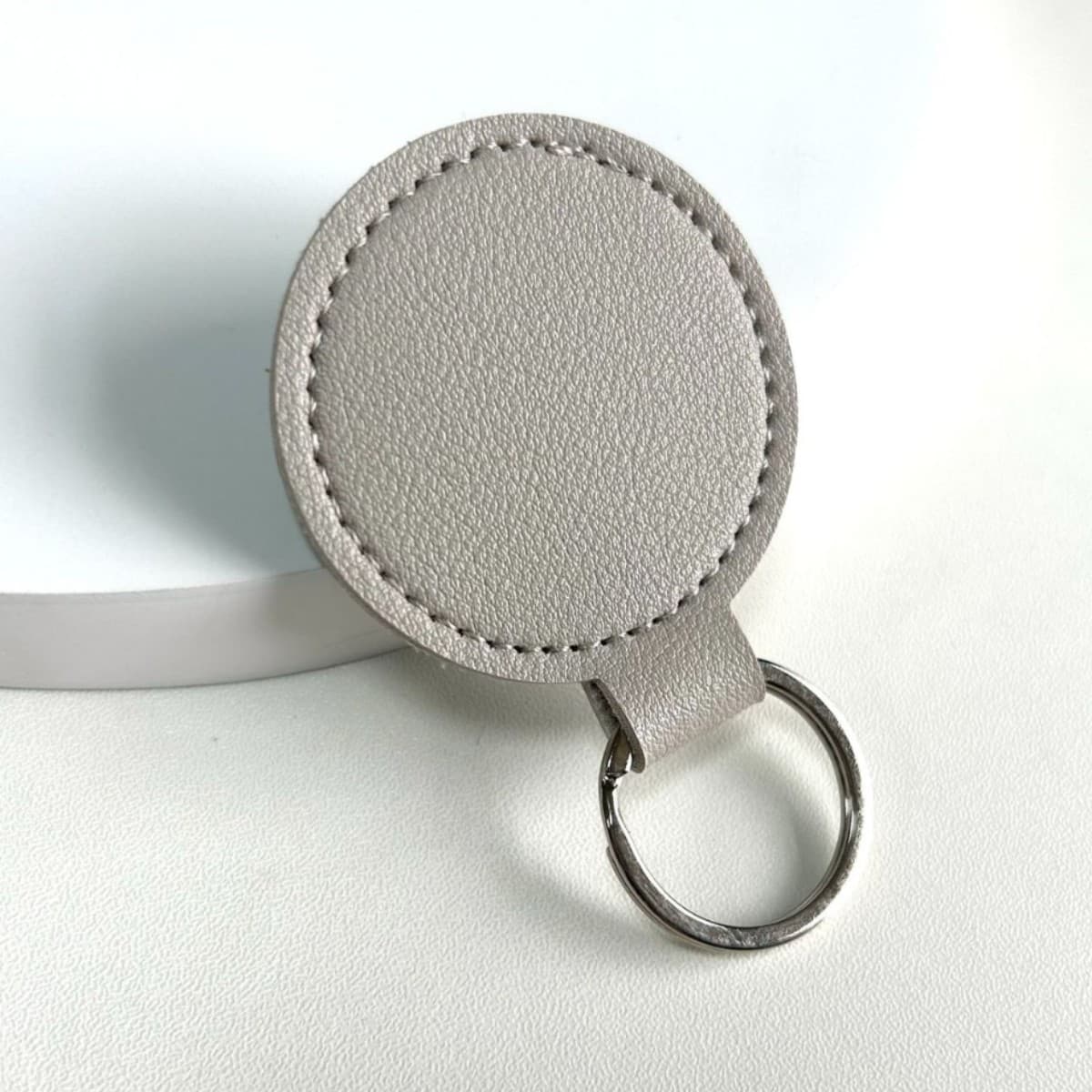 Amazon PU leather keychain simple storage business car bag accessories leather DIY keychain light luxury 10