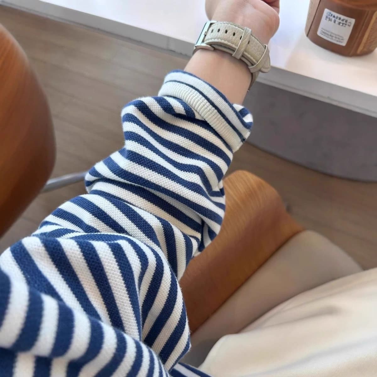 Korean style blue and white striped sweatshirt for women, super hot trend in autumn, chic, relaxed, lazy style, loose long-sleeved top 1