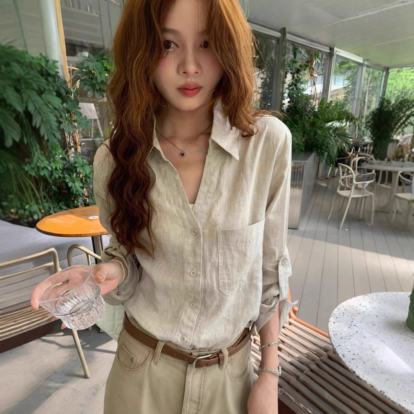 Original hemp color linen old money style shirt women's summer thin style relaxed design V-neck cotton and linen shirt sun protection top 3