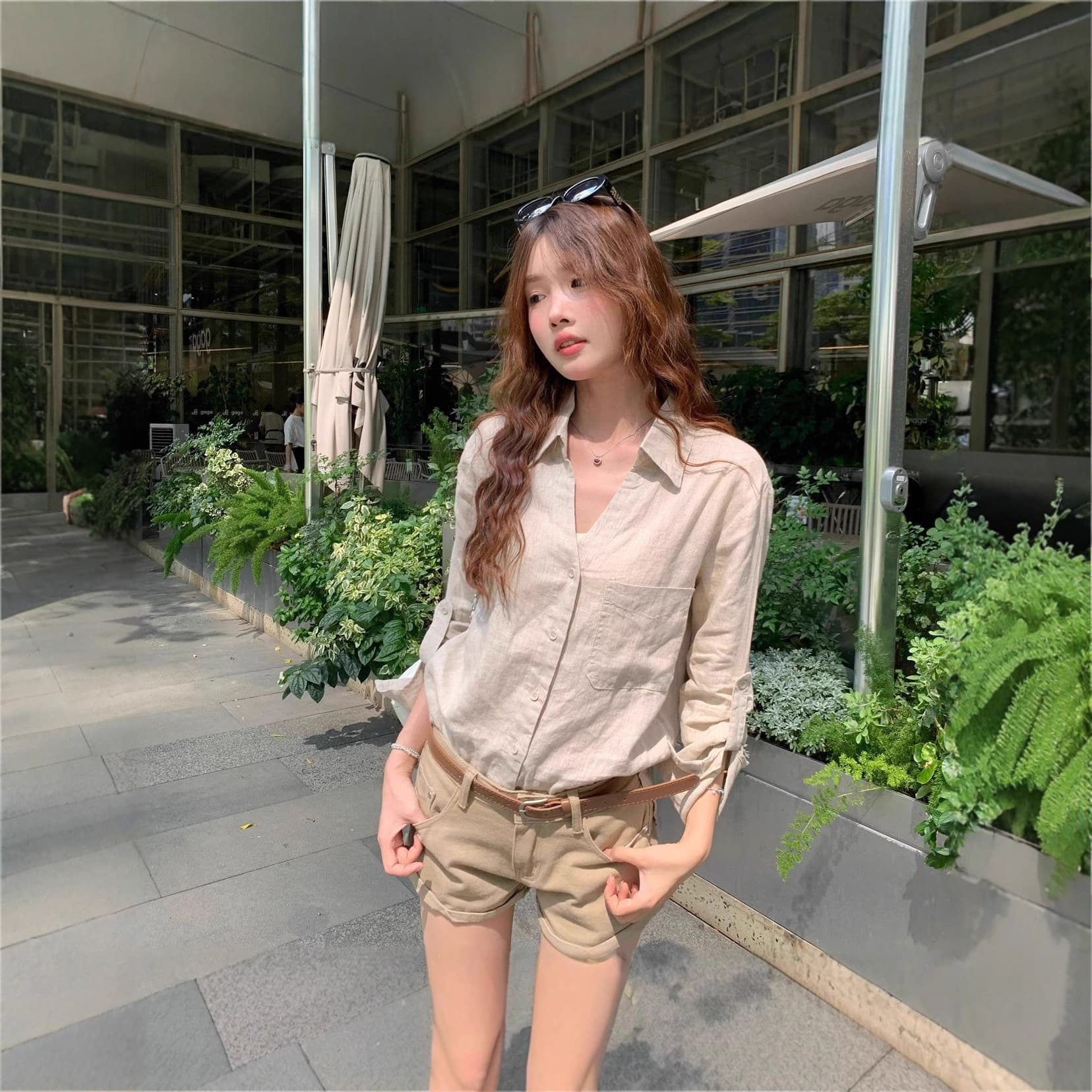 Original hemp color linen old money style shirt women's summer thin style relaxed design V-neck cotton and linen shirt sun protection top 4