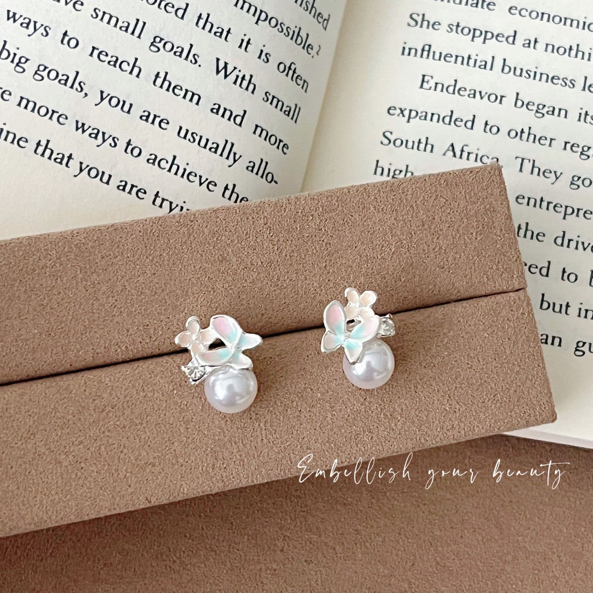 Dripping Glaze Butterfly Pearl Zircon Earrings White Fairy Versatile Earrings French Fashion Compact Literary Elegant New Style 1