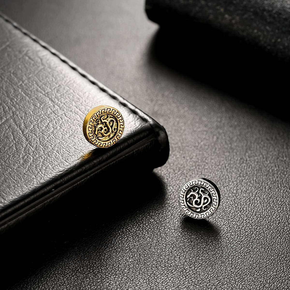 Cross-border retro pattern ear clips for men, light luxury magnetic design earrings for women, fashionable, exquisite and versatile earrings jewelry wholesale 5