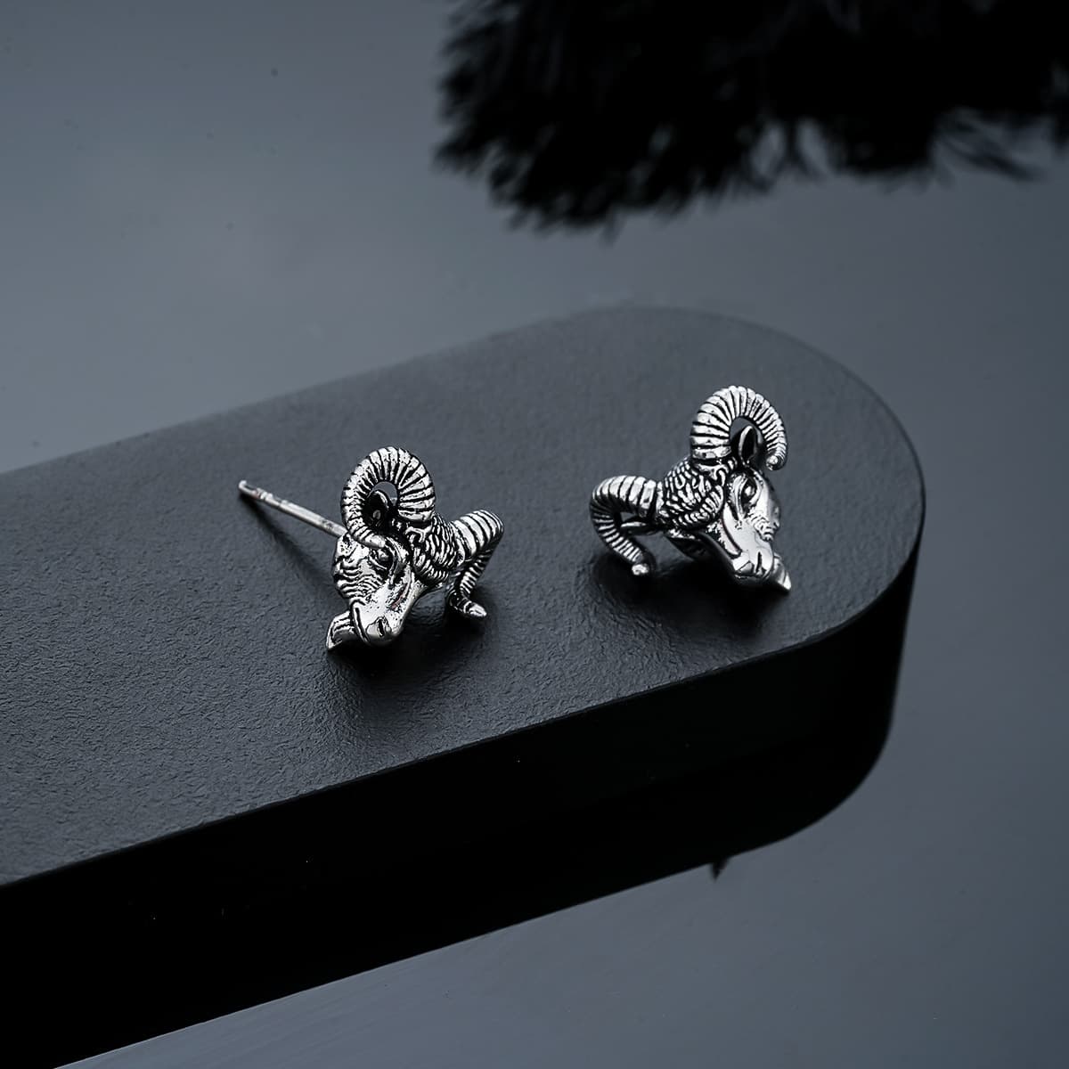 Cross-border zodiac sheep earrings for men, fashionable and trendy original design magnetic ear clips for women, personalized and versatile accessories 7