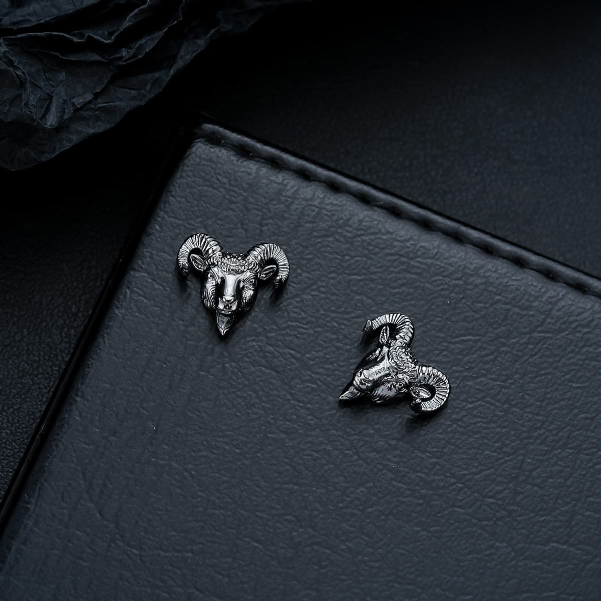 Cross-border zodiac sheep earrings for men, fashionable and trendy original design magnetic ear clips for women, personalized and versatile accessories 8