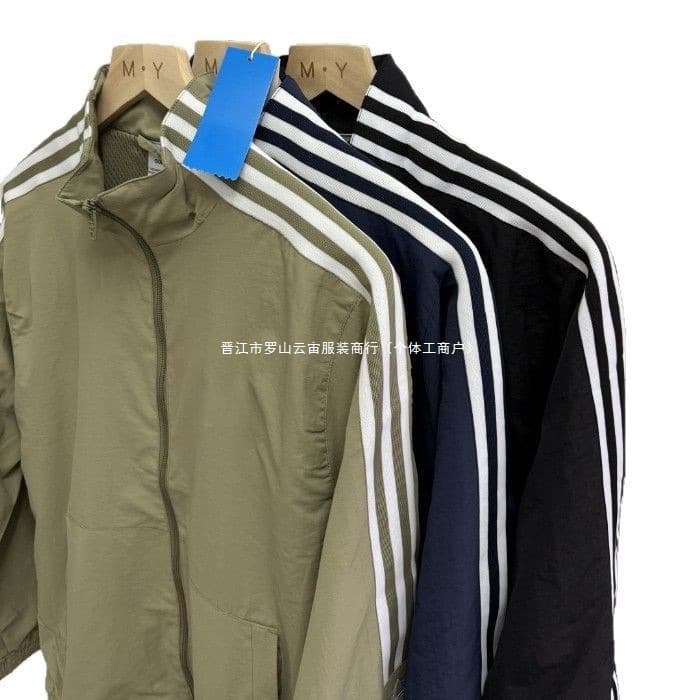 Classic three-stripe sports windbreaker for men and women, clover embroidered stand-up collar jacket, spring and autumn 41390 2