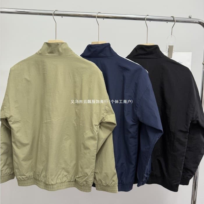 Classic three-stripe sports windbreaker for men and women, clover embroidered stand-up collar jacket, spring and autumn 41390 3