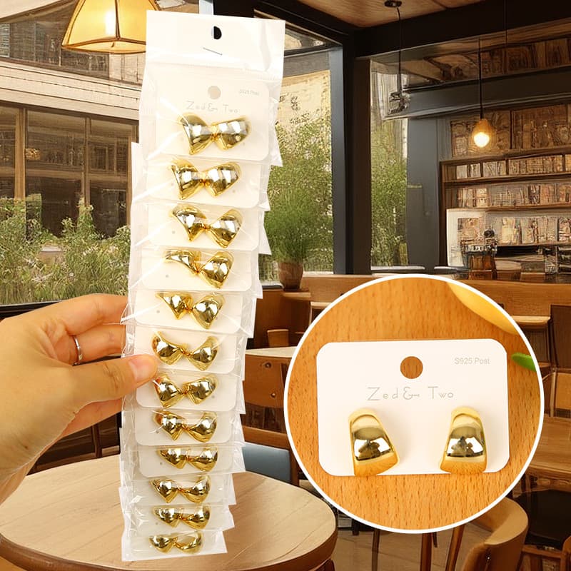 New six pairs of earrings, small, cute and sweet earrings for female students, Korean version, simple and fashionable earrings. 9
