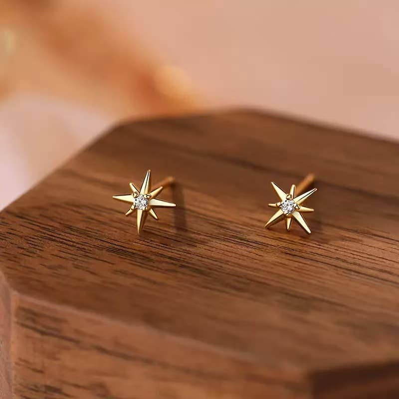 Exquisite and fashionable eight-pointed star earrings, fashionable, simple, niche design, versatile, daily wear earrings for women 2
