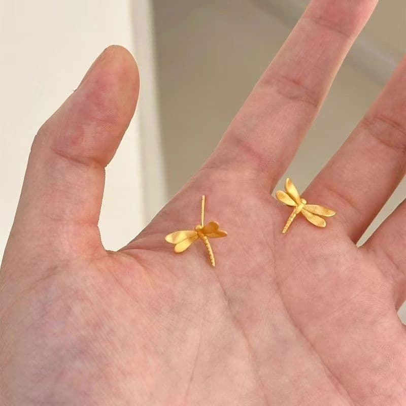 Exquisite and luxurious small dragonfly earrings for women, cute temperament, compact commuter student earrings, autumn and winter new styles wholesale 3