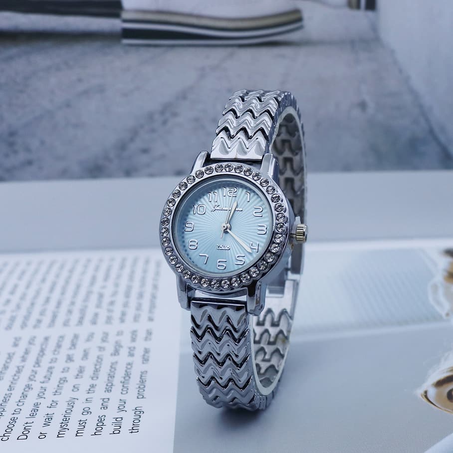 New Korean fashion cross-border popular women's watch women's style niche mid-century style round high-value gold model 5