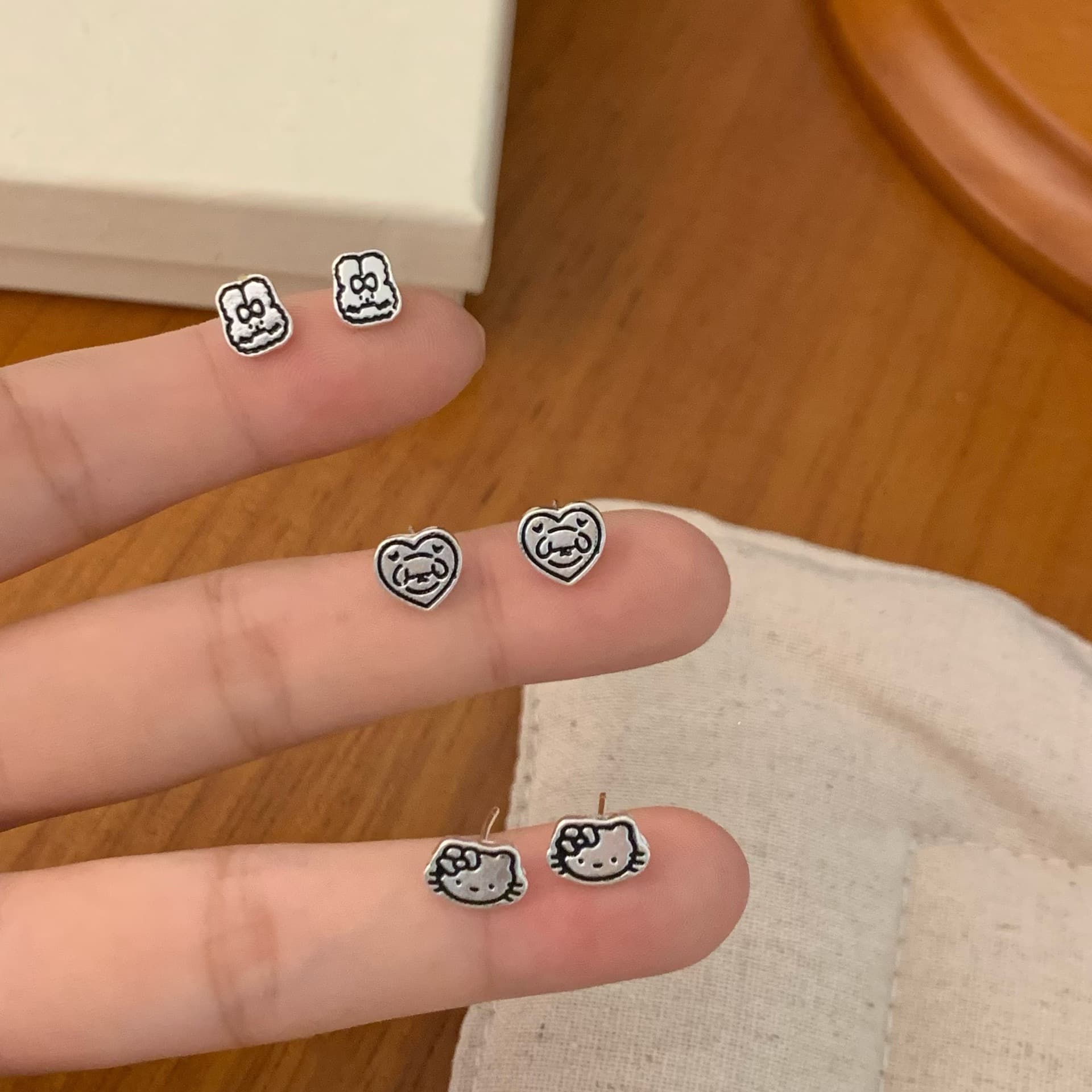 Popular cute cartoon cat and puppy earrings, geometric one-week set, star and moon design, compact and versatile women's earrings 4