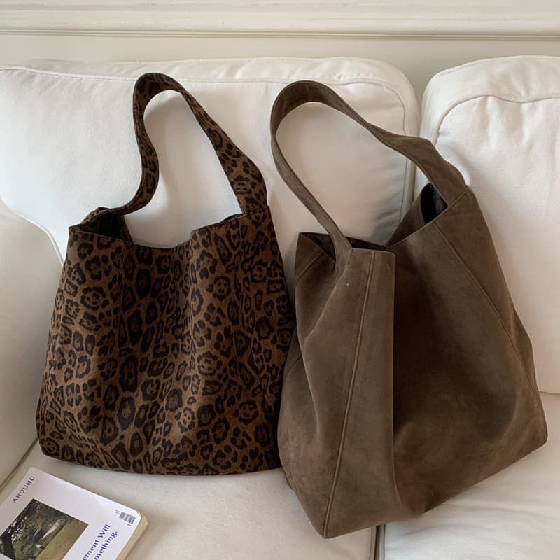 202 early autumn new niche design shoulder bag woolen fabric tote bag trendy personality simple women's bag 2